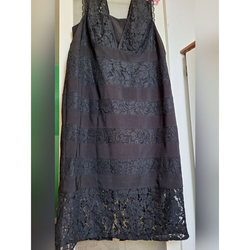 NWT Adrianna Papelle ZS 16W Black Sleveless Dress Lace Panels